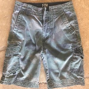 Youth Boys Camo Fox shorts Size: 24